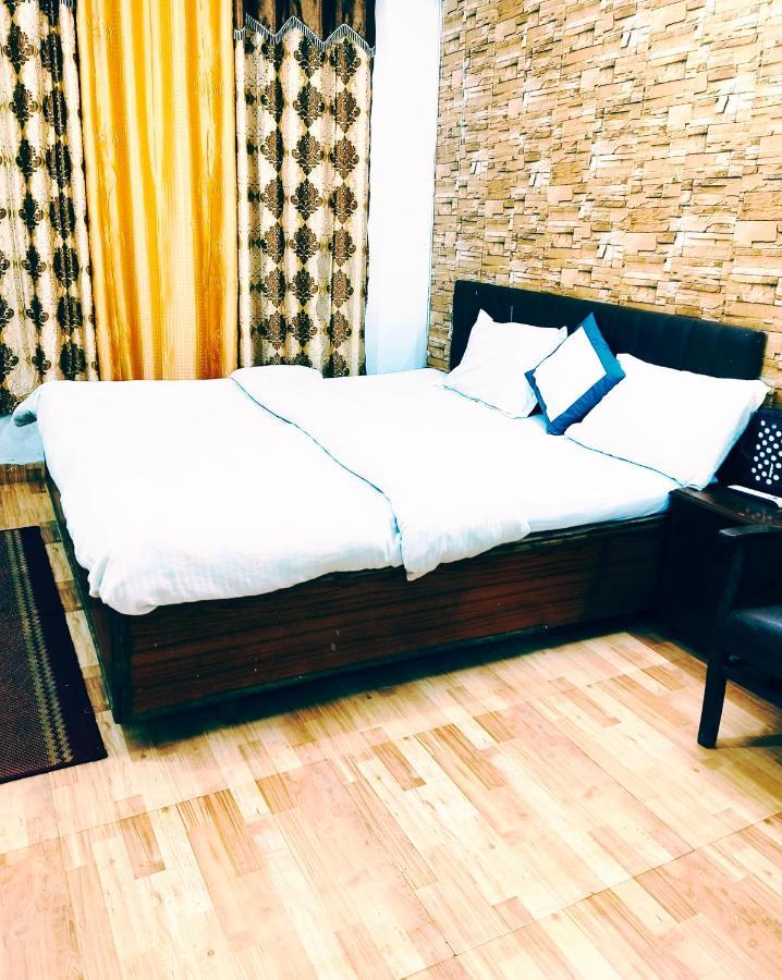Hotel Holiday Dalhousie - Near Ghandhi Chowk Mall Road Dış mekan fotoğraf