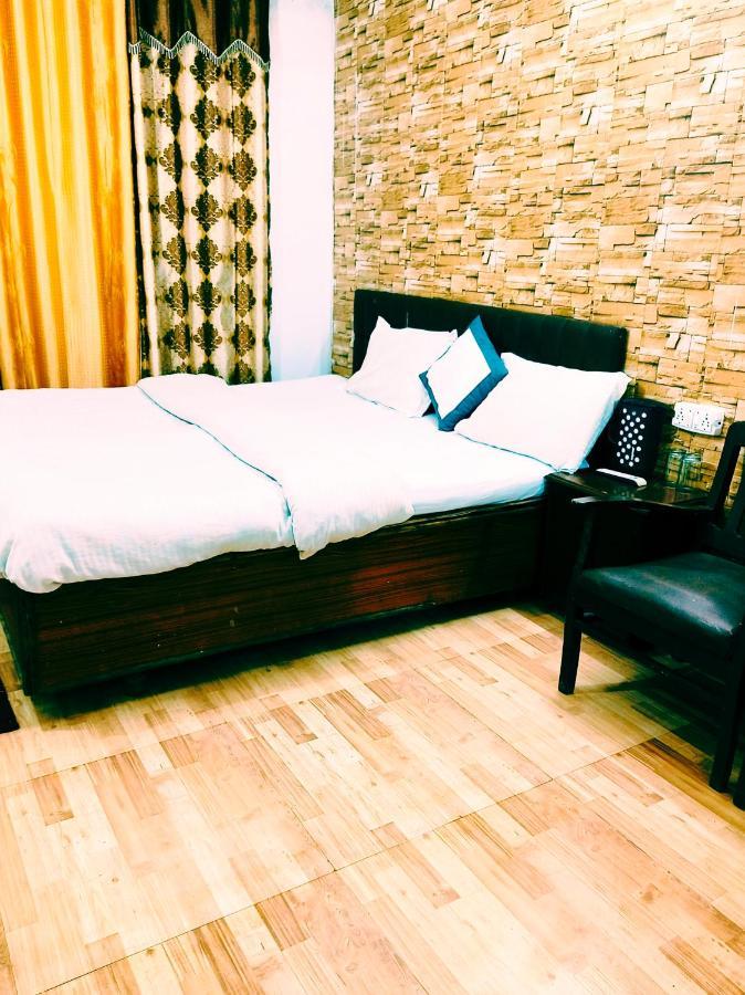 Hotel Holiday Dalhousie - Near Ghandhi Chowk Mall Road Dış mekan fotoğraf