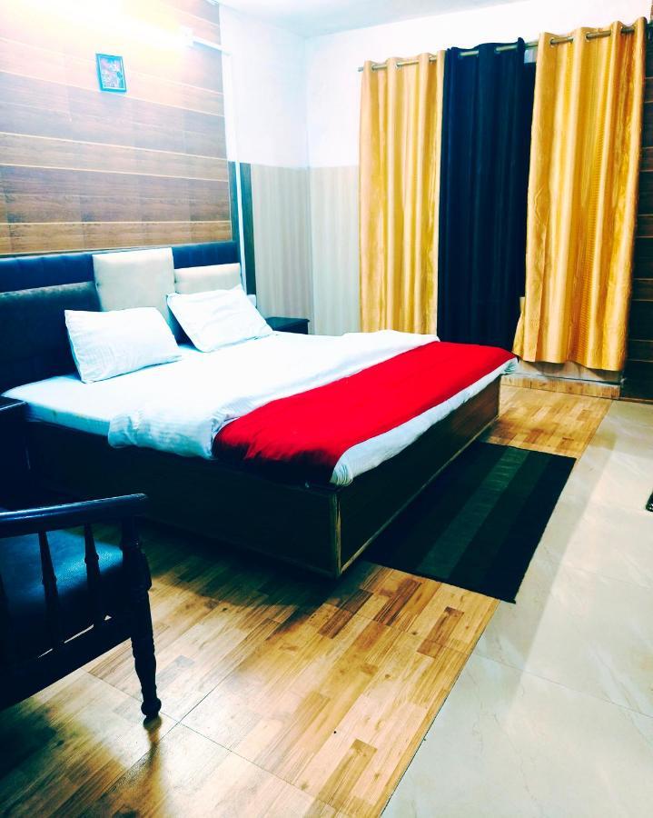 Hotel Holiday Dalhousie - Near Ghandhi Chowk Mall Road Dış mekan fotoğraf